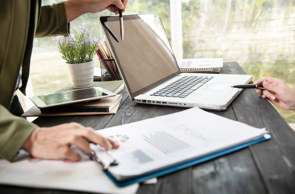 Plan de contingencia para autónomos en julio: Preparar la facturación y los trimestrales del Q2 mientras trasladas tu operativa a un coworking flexible